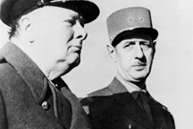 Charles de Gaulle surveillant de prs Winston Churchil